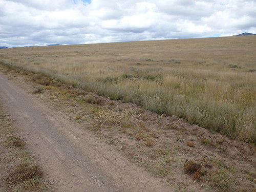 GDMBR: We had unceremoniously ridden out of the section of fenced-in road.